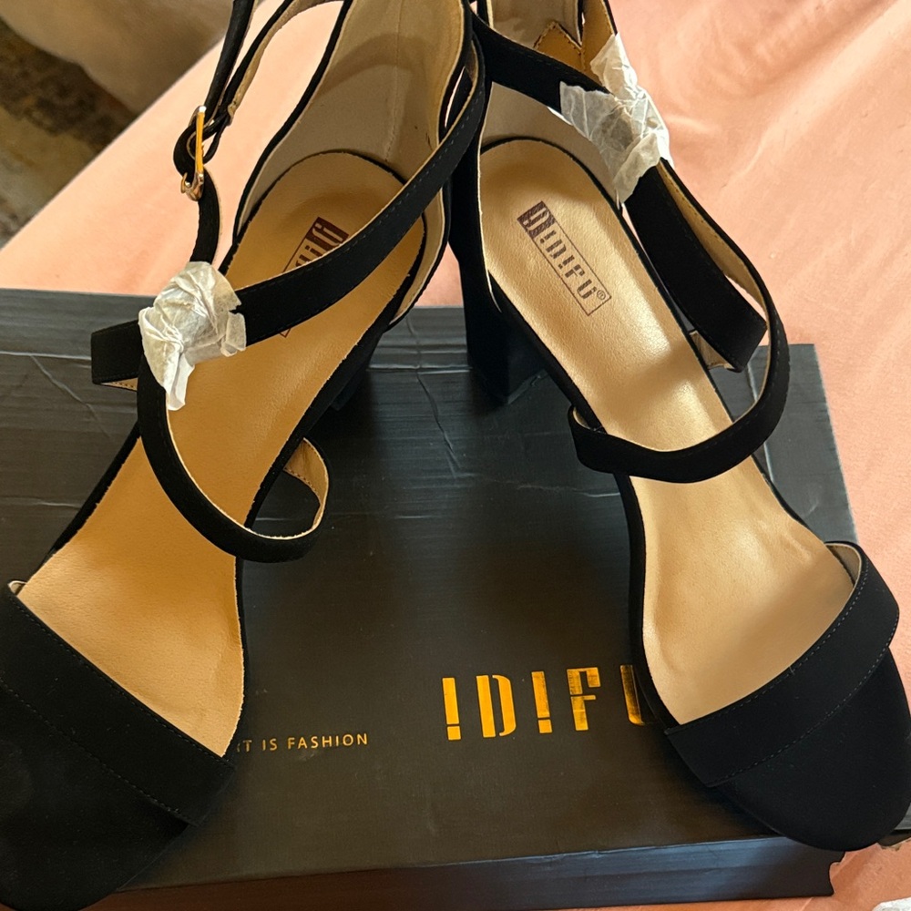 IDIFU Elegant Black Strappy Heels